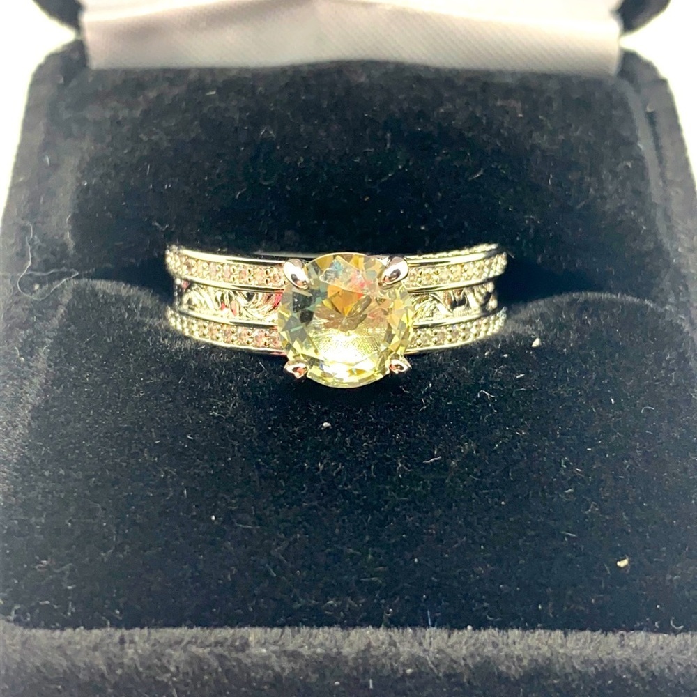 White topaz & tanzanite ring sz 8